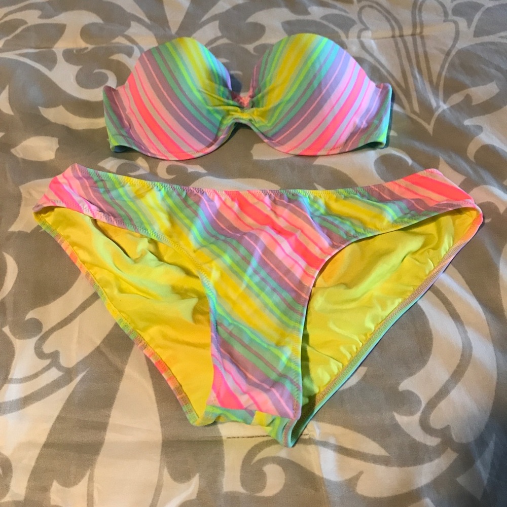 NWOT bikini with 2 tops